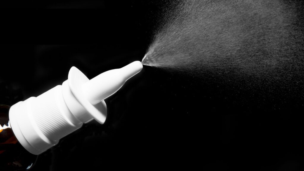nasal spray using saline salt water solution to reduce allergy symptoms